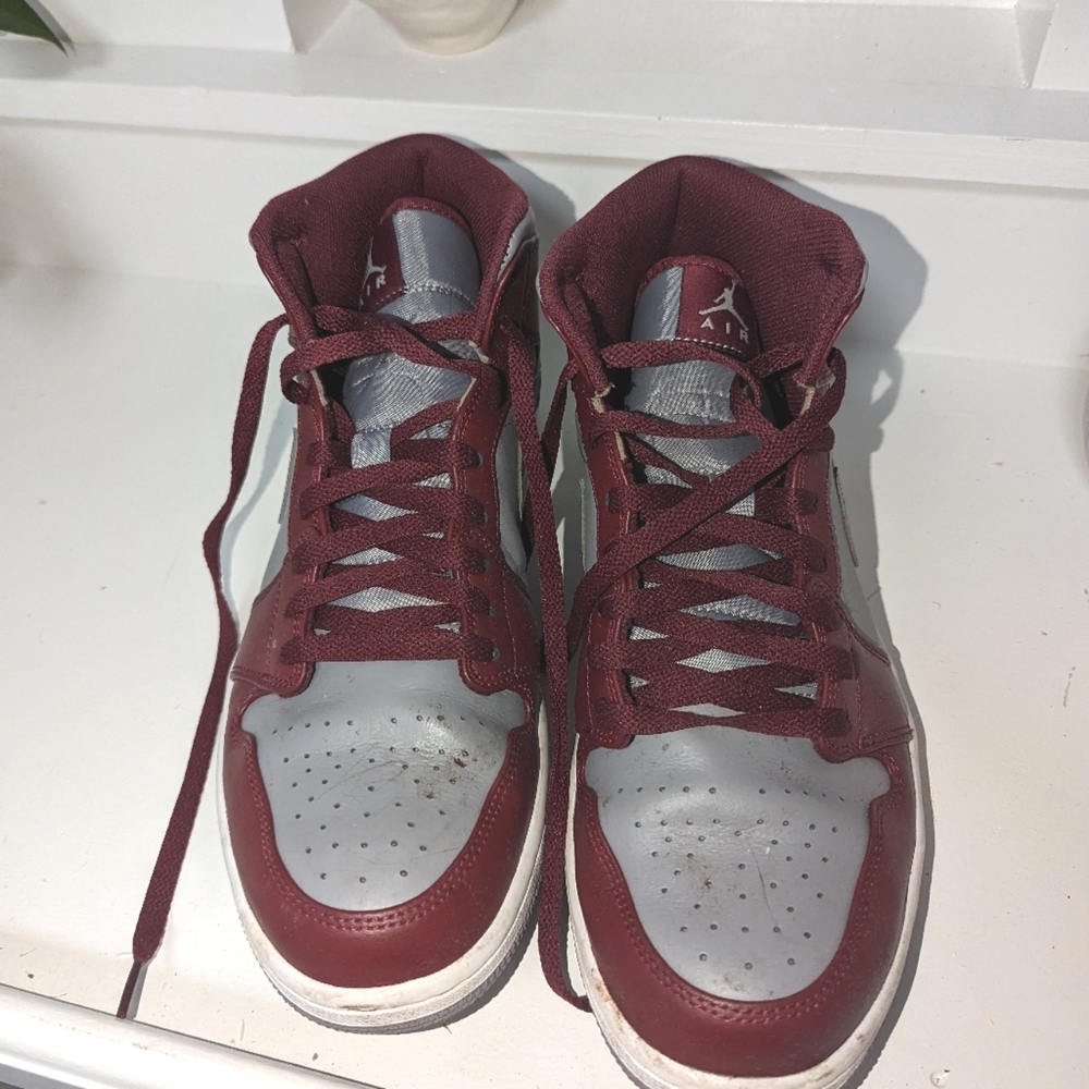 Jordan 1 mid, Cherrywood red